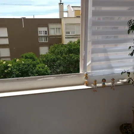 Linda *